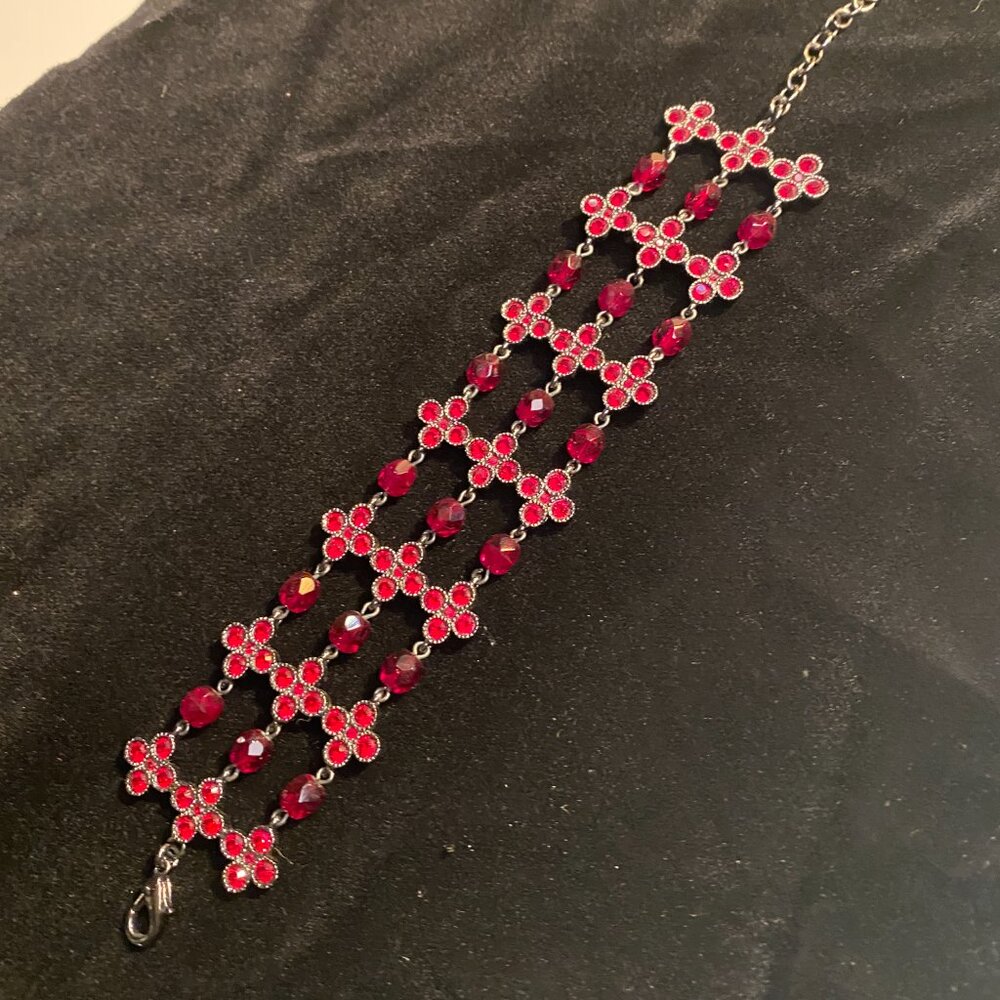 Red Crystal Cross Link Bracelet Gunmetal Adjustable - Picture 5 of 7